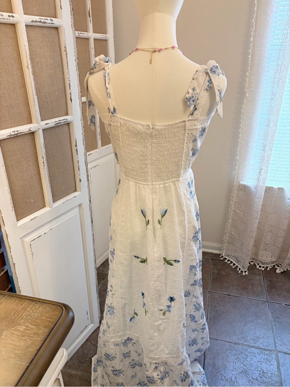 NWT Altar’d State White Blue Floral Lace Tie Strap Cottagecore Maxi Dress M - Picture 5 of 7
